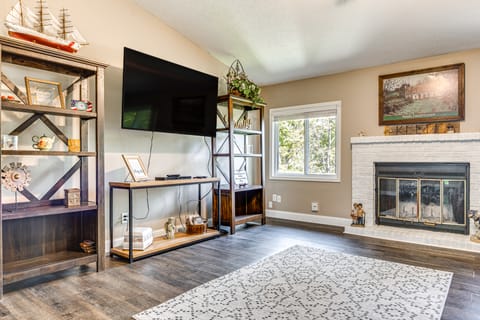 Indianapolis Area Gem: Hike, Bike & Golf! Apartment in Indiana