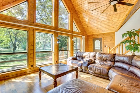 'Rock Creek Lodge' 1 Mi to Lake of the Arbuckles! House in Oklahoma