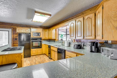 'Rock Creek Lodge' 1 Mi to Lake of the Arbuckles! House in Oklahoma