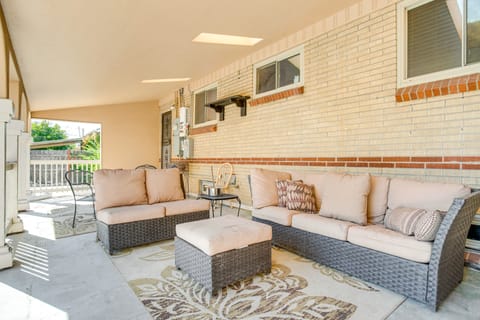 6 Mi to Dtwn: Denver Escape w/ Fire Pit House in Denver