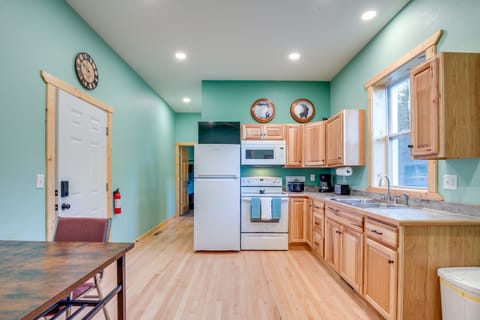 Snowmobile & Recharge! Next to Bill Nicholls Trail Apartment in Wisconsin