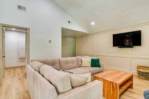 4 Mi to Texas A&M! Cozy Home Away From Home House in College Station