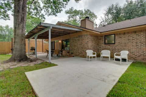 4 Mi to Texas A&M! Cozy Home Away From Home House in College Station