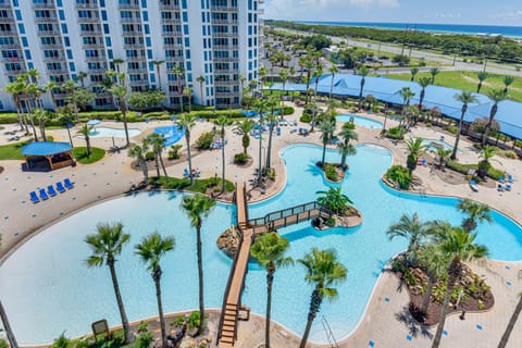 Walk to Beaches: Resort Condo in Destin! Apartment in Destin