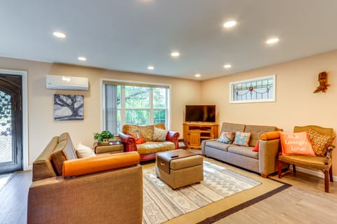 Historic Dahlonega Home w/ Hot Tub & Porch! House in Union County