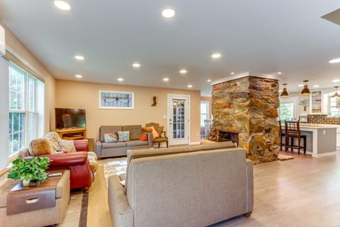 Historic Dahlonega Home w/ Hot Tub & Porch! House in Union County