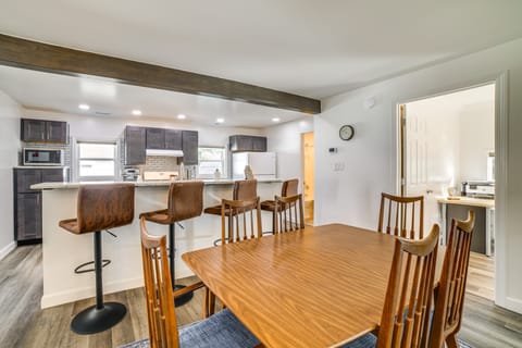 < 1 Mi to Dwtn: Valparaiso Family Home House in Valparaiso