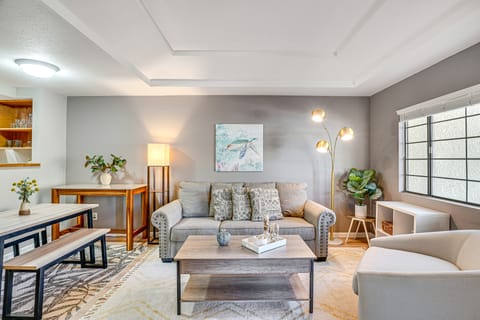 Pool & Hot Tub: Updated Tucson Condo w/ Workspace Apartment in Catalina Foothills