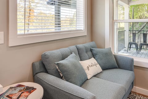 Deck, Grill & Fishing Pond: Modern Cookeville Gem House in Tennessee