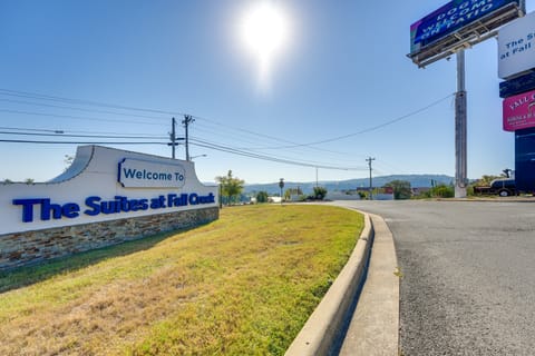 3 Mi to Branson Strip: Condo w/ Golf Course View! Apartment in Branson