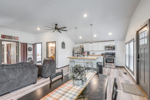 2 Mi to Warm Springs Pools: Home w/ Large Yard! House in Shenandoah Valley