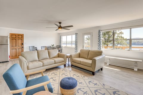 Decks & Boat Dock: 'The View on Lay Lake!' House in Alabama