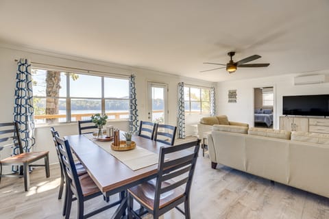 Decks & Boat Dock: 'The View on Lay Lake!' House in Alabama