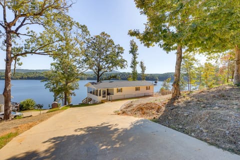 Decks & Boat Dock: 'The View on Lay Lake!' House in Alabama