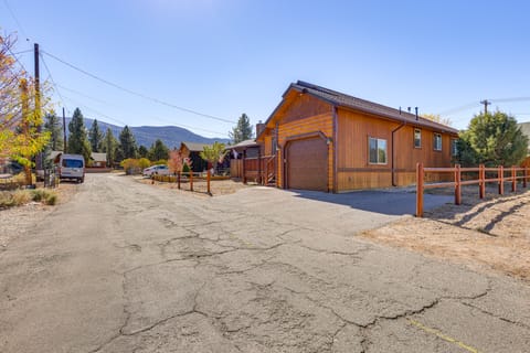 'The Bear's Den' Cabin: 8 Mi to Snow Summit! House in Southern California