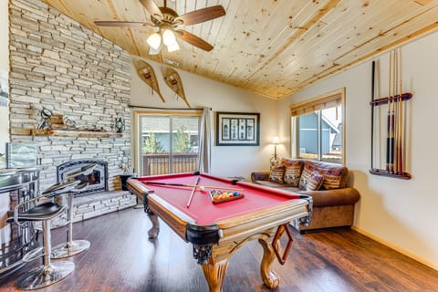 'The Bear's Den' Cabin: 8 Mi to Snow Summit! House in Southern California