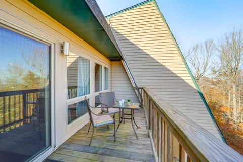 Easy Access to Trails & Golf! Beech Mtn Townhome Apartment in Beech Mountain