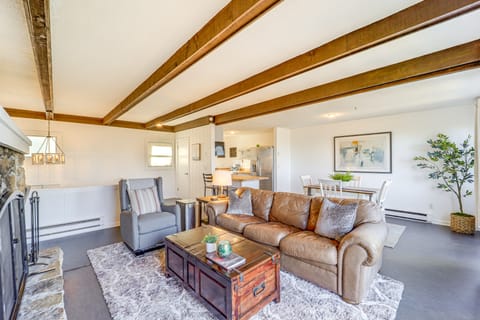 Easy Access to Trails & Golf! Beech Mtn Townhome Apartment in Beech Mountain