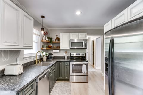 Modern Retreat w/ Fire Pit Near Harrison Bay! House in Hixson