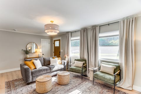 Modern Retreat w/ Fire Pit Near Harrison Bay! House in Hixson