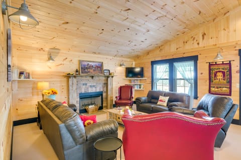 Loretto Cottage on Bourbon Trail w/ Fire Pit Cottage in Kentucky