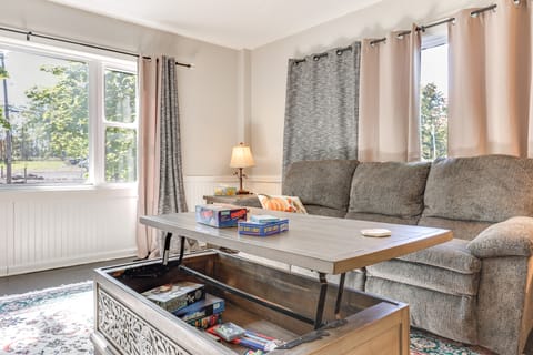 Large Yard & Fire Pit: Pet-Friendly Ravenna Home! House in Ohio