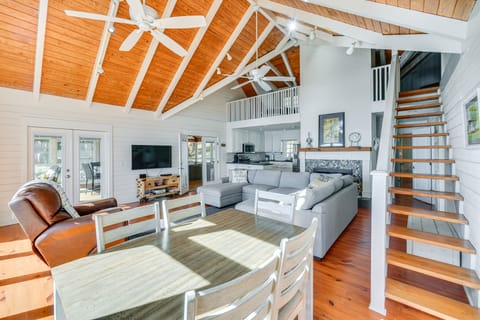 Dock + Panoramic Views: Guntersville Lake Retreat! House in Alabama