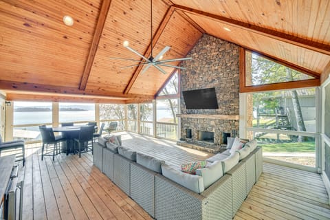 Dock + Panoramic Views: Guntersville Lake Retreat! House in Alabama