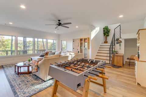 Modern Mtn Cabin w/ Deck & Views in Blue Ridge! House in Georgia