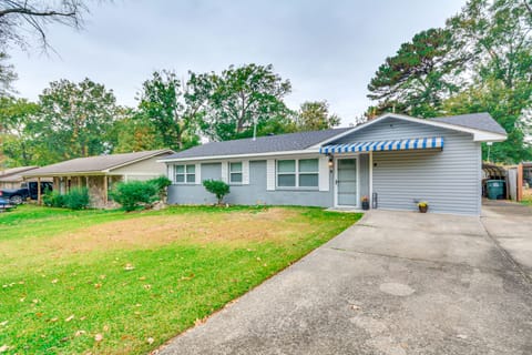 8 Mi to Dwtn Little Rock - Home w/ Fenced Yard! House in Little Rock