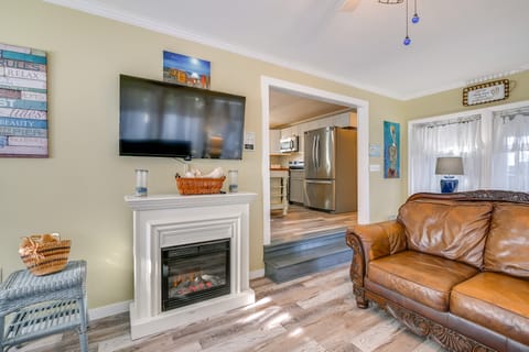 Steps to Ocean: Surfside Beach Home w/ Patio House in Surfside Beach