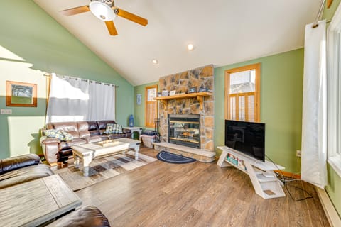 Lakefront Cabin: Kayaks, Paddle Boards & Fishing House in Coolbaugh Township