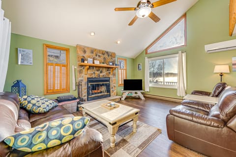 Lakefront Cabin: Kayaks, Paddle Boards & Fishing House in Coolbaugh Township