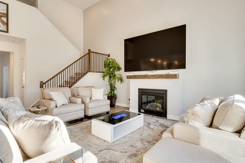 4 Mi to Dtwn: Danville Home w/ Patio & Yard House in Indiana