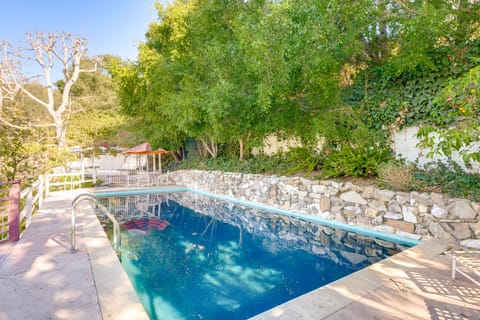 < 1 Mi to UCLA: Pet-Friendly Extended Stay Unit! Apartment in Westwood