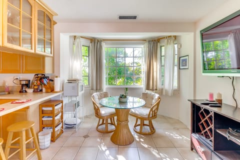 < 1 Mi to UCLA: Pet-Friendly Extended Stay Unit! Apartment in Westwood