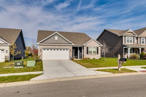 5 Mi to Fort Harrison: Home w/ Pool Access! House in Indiana