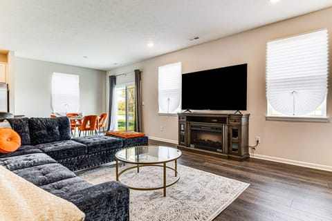 5 Mi to Fort Harrison: Home w/ Pool Access! House in Indiana