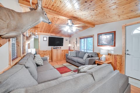 Walk to Lake: Dover Cabin w/ Views & Porch House in Tennessee