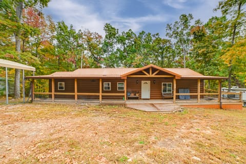 Walk to Lake: Dover Cabin w/ Views & Porch House in Tennessee