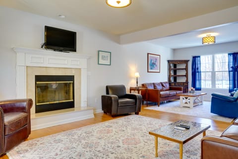 Group Getaway ~ 15 Mi to Charlottesville! House in Shenandoah Valley