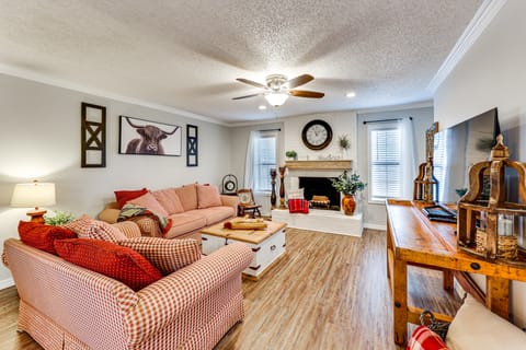 Near Lake Dardanelle: Updated Home w/ Large Yard! House in Arkansas