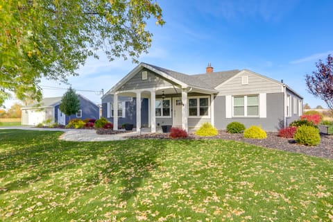 5 Mi to Lake: Port Clinton Home w/ Gazebo & Grill! House in Lake Erie