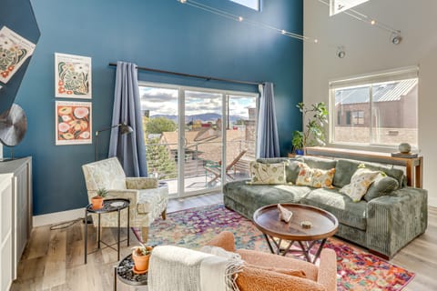 < 2 Mi to Dtwn Reno: Luxe MidTown Gem w/ Patio Apartment in Reno