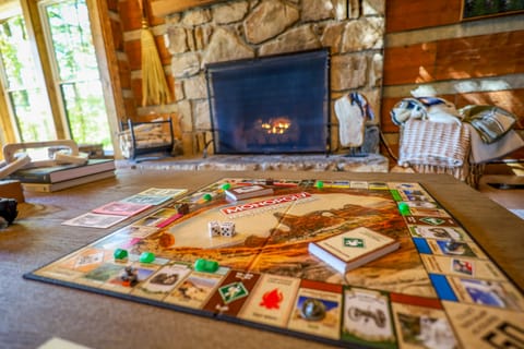 3 Mi to Dtwn: Mtn-View Cabin in Gatlinburg! House in Gatlinburg