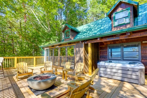 3 Mi to Dtwn: Mtn-View Cabin in Gatlinburg! House in Gatlinburg