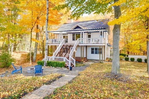 Cottage w/ Private Beach + Fire Pit in Manistee! Cottage in Wisconsin