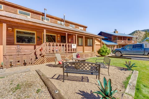 < 1 Mi to Skiing: Family-Friendly Red River Haven Apartment in Red River