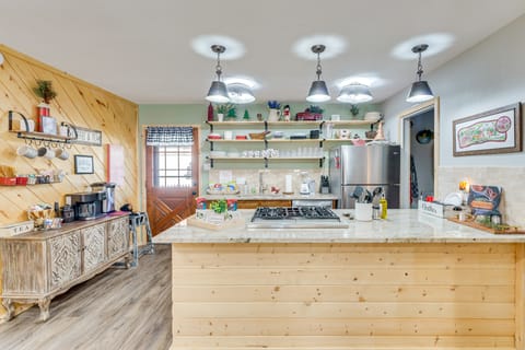 < 1 Mi to Skiing: Family-Friendly Red River Haven Apartment in Red River