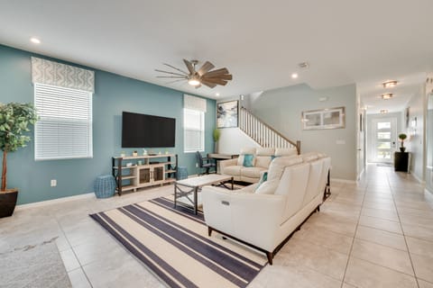 14 Mi to WDW: Family-Friendly Home w/ Movie Room! Villa in Four Corners